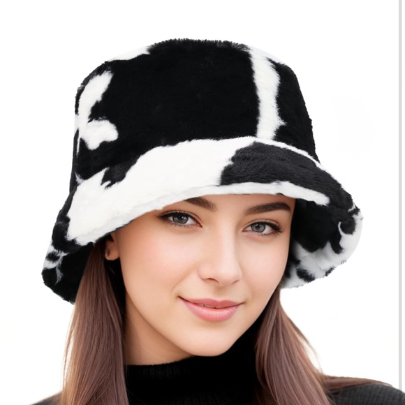Cow Print Faux Fur Winter Hat NIP - Picture 3 of 3